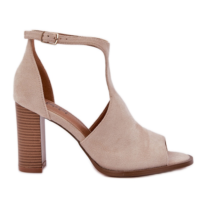 Sandálias no bege da luz do pilar da camurça ecológica