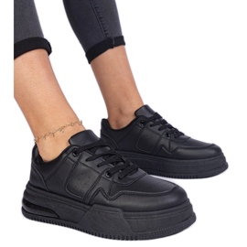 Tênis feminino preto com sola grossa