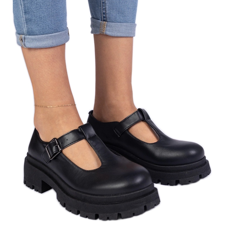 Sapatos pretos na plataforma Eco -Leather