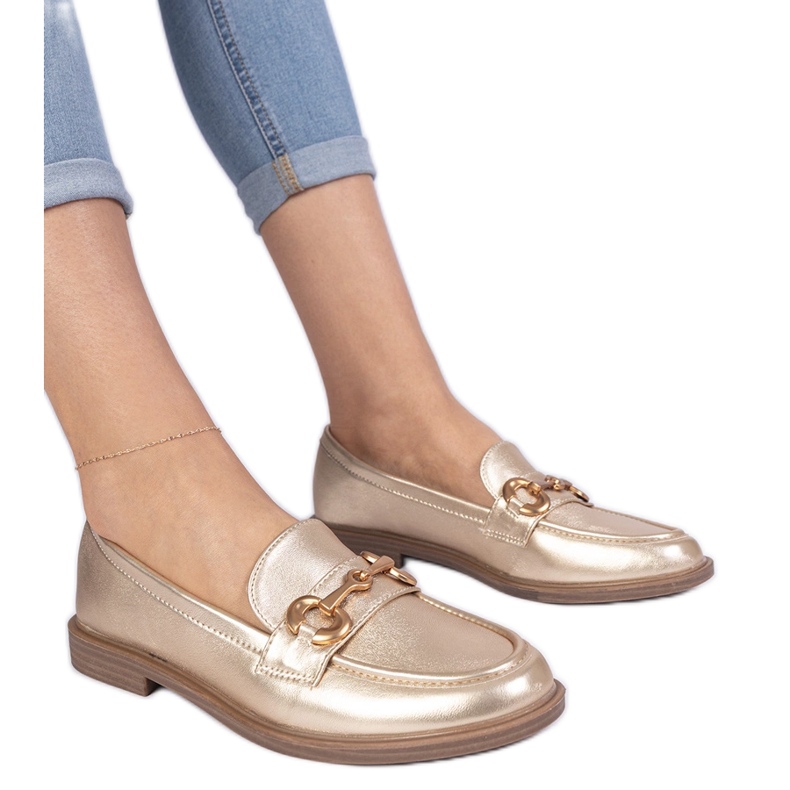 Mocassins femininos de ouro com decoração de ouro dourado Mocassins femininos de ouro com decoração de ouro dourado