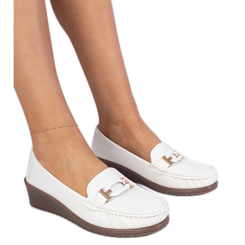 Mocassins das mulheres brancas no ancody of Eco -Leather branco