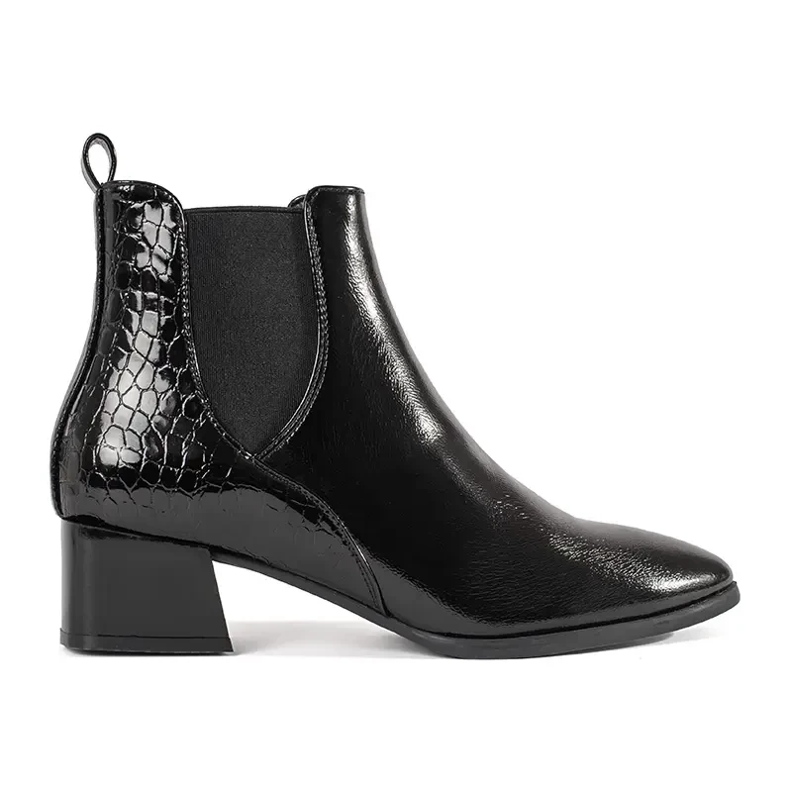 Botas do Chelsea das mulheres negras com um dedo do pé de amêndoa preto