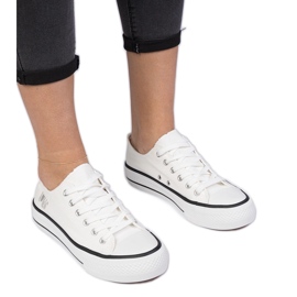 Tênis femininos clássicos brancos