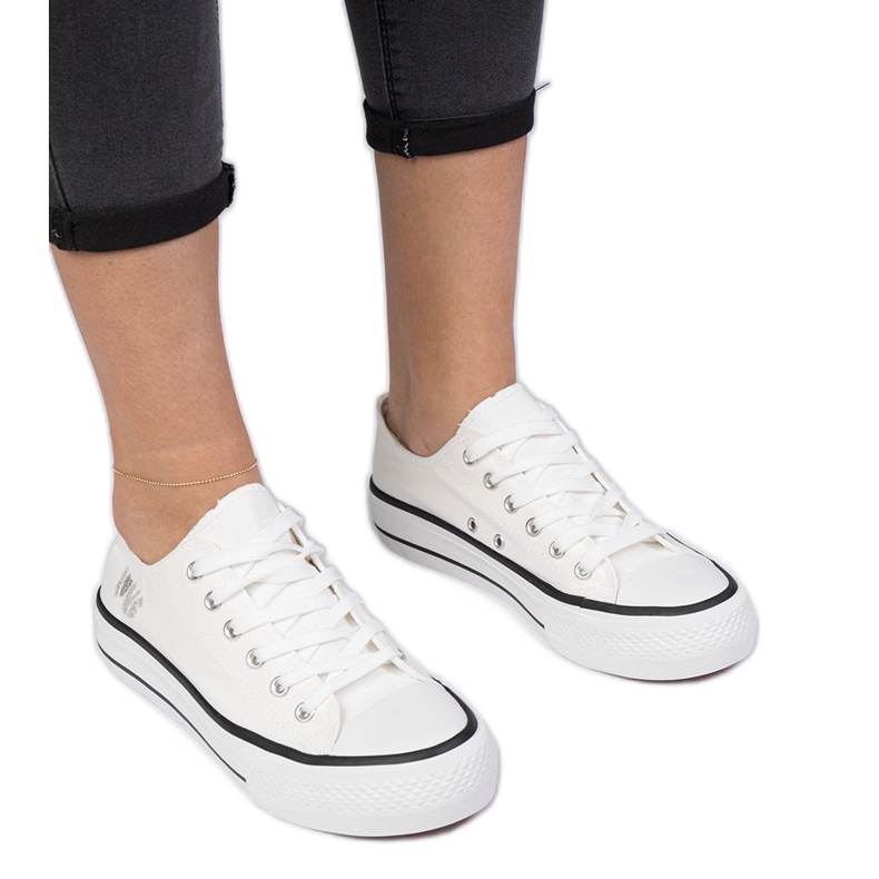 Tênis femininos clássicos brancos
