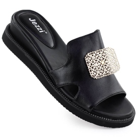 Flipers de couro ecológico na plataforma preta com um ornamento de jezzi 2267 preto
