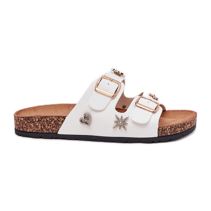 Chinelos femininos em uma sola de cortiça com fivelas e alfinetes brancos Chinelos femininos em uma sola de cortiça com fivelas e alfinetes brancos