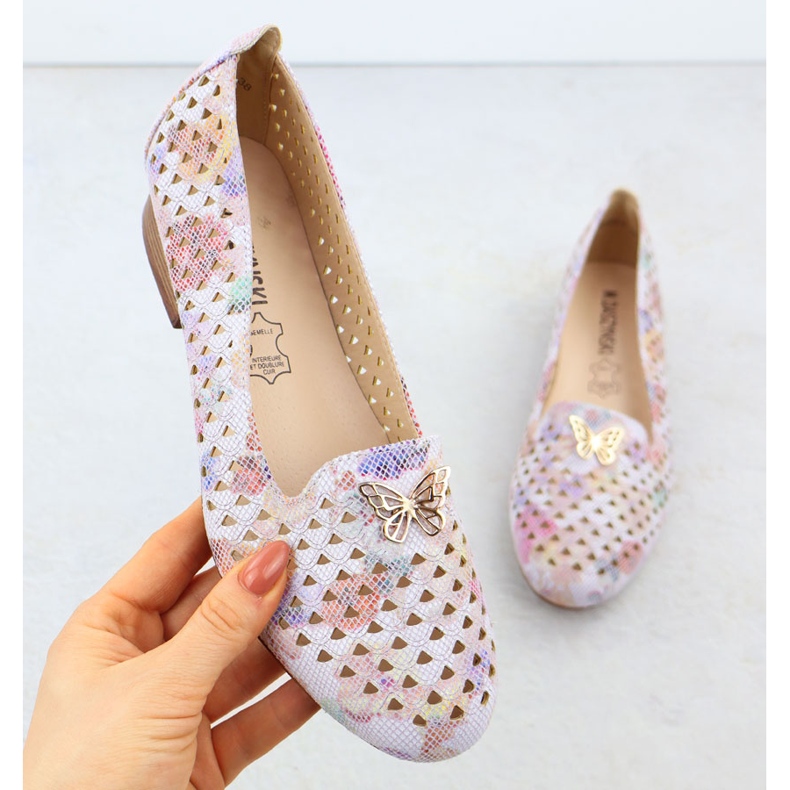 Sapatos femininos de salto baixo com flores M. Daszyński SA222-3 multicolorido Sapatos femininos de salto baixo com flores M. Daszyński SA222-3 multicolorido