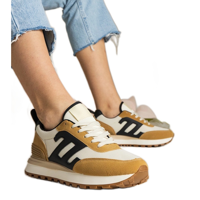 Tênis esportivos femininos marrons castanho