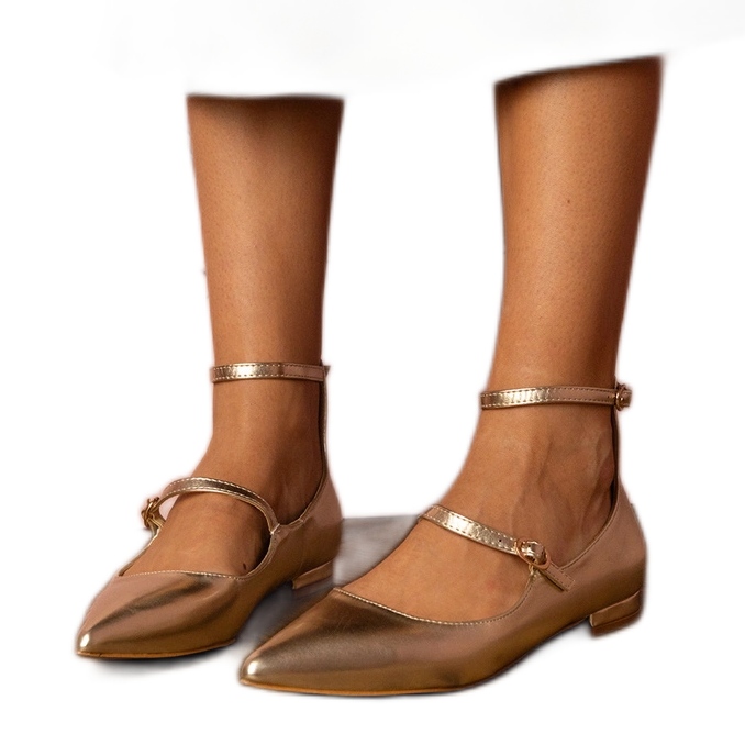 Bombas douradas com saltos planos com fivelas dourado