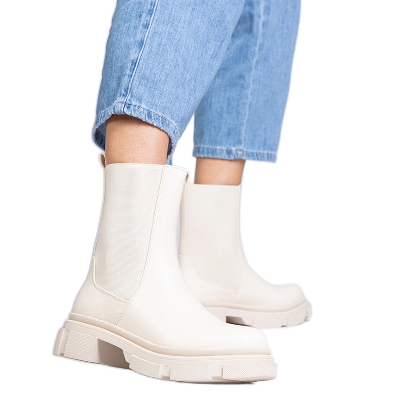Botins bege com parte superior flexível