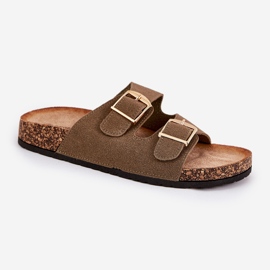 Chinelos femininos em uma plataforma de cortiça com fivelas douradas verde Chinelos femininos em uma plataforma de cortiça com fivelas douradas verde