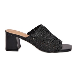 Chinelos femininos com saltos pretos