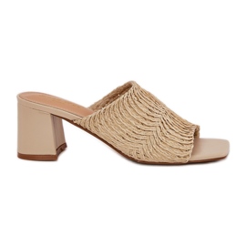 Chinelos femininos com saltos bege