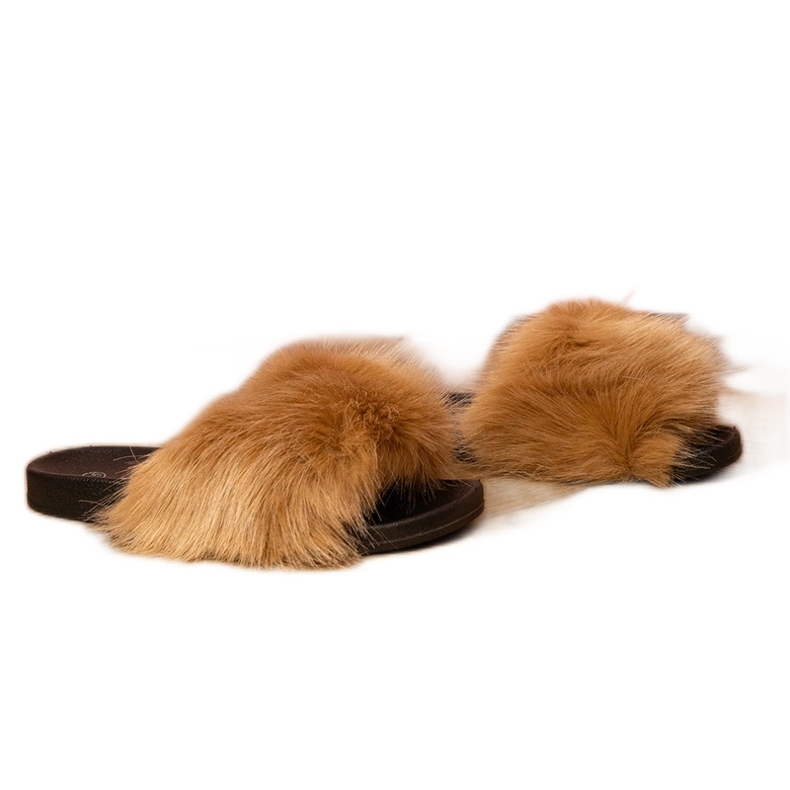 Chinelos de crianças marrons com pêlo castanho
