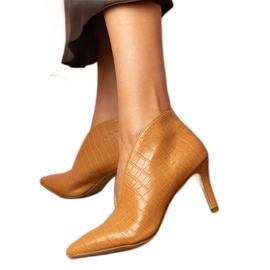 Botins elegantes castanhos com salto alto marrom