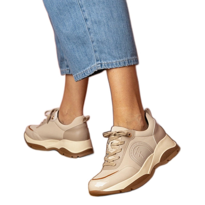 Tênis esportivos femininos bege