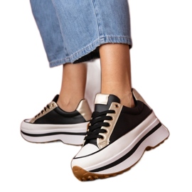 Tênis pretos tênis no platfotm