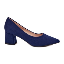 Bombas femininas com dedos pontiagudos no pilar azul marinho Bombas femininas com dedos pontiagudos no pilar azul marinho