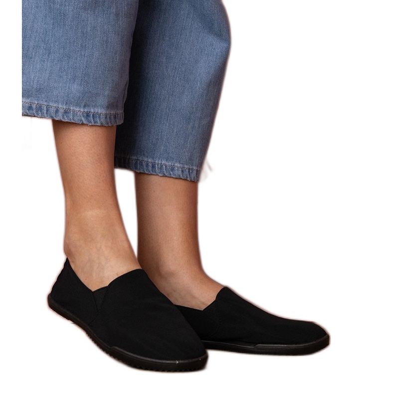 Tênis de escorregamento das mulheres negras preto