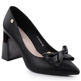 Bombas femininas em um post decorativo com um arco preto Vinceza 62104