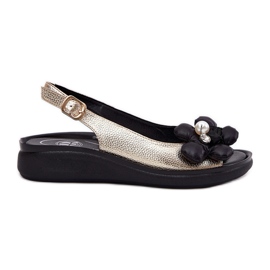 Jezzi Sandálias femininas com uma flor dourada decorativa dourado Jezzi Sandálias femininas com uma flor dourada decorativa dourado