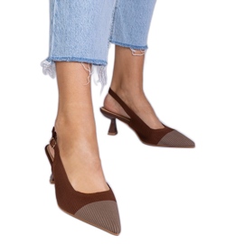 Bombas de material marrom baixo