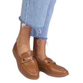 Mocas marrons escuros com uma decoração de ouro castanho Mocas marrons escuros com uma decoração de ouro castanho