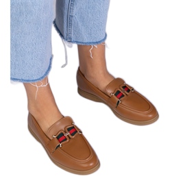 Mocas marrons com Lateiro Eco com um ornamento castanho Mocas marrons com Lateiro Eco com um ornamento castanho