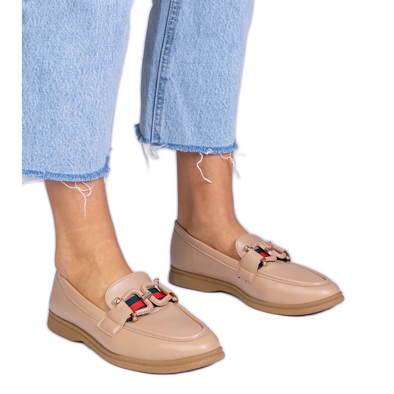 Mocassins bege com eco -Leather com um ornamento