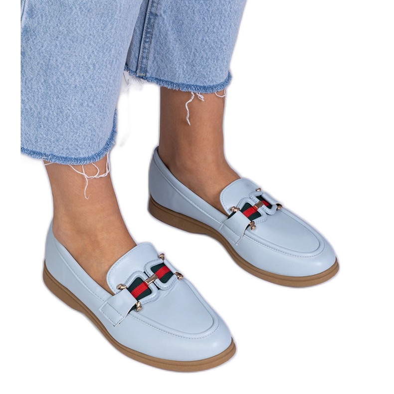 Mocassins azuis com um ornamento azul Mocassins azuis com um ornamento azul