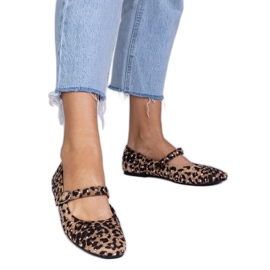 Bailarinas de leopardo com pregos e fivelas castanho