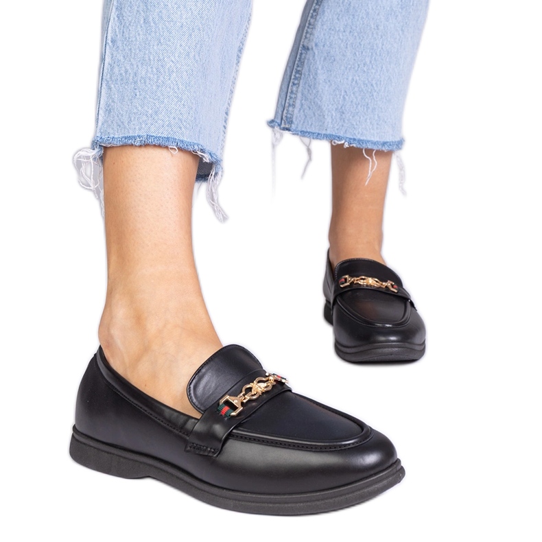 Mocassim preto com decoração dourada Mocassim preto com decoração dourada