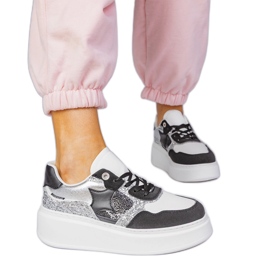 Tênis preto com glitter Tênis preto com glitter