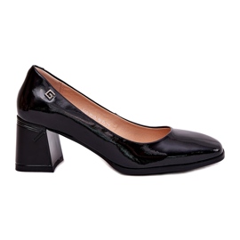 Bombas femininas lacadas em couro no post preto de Vinceza 91130