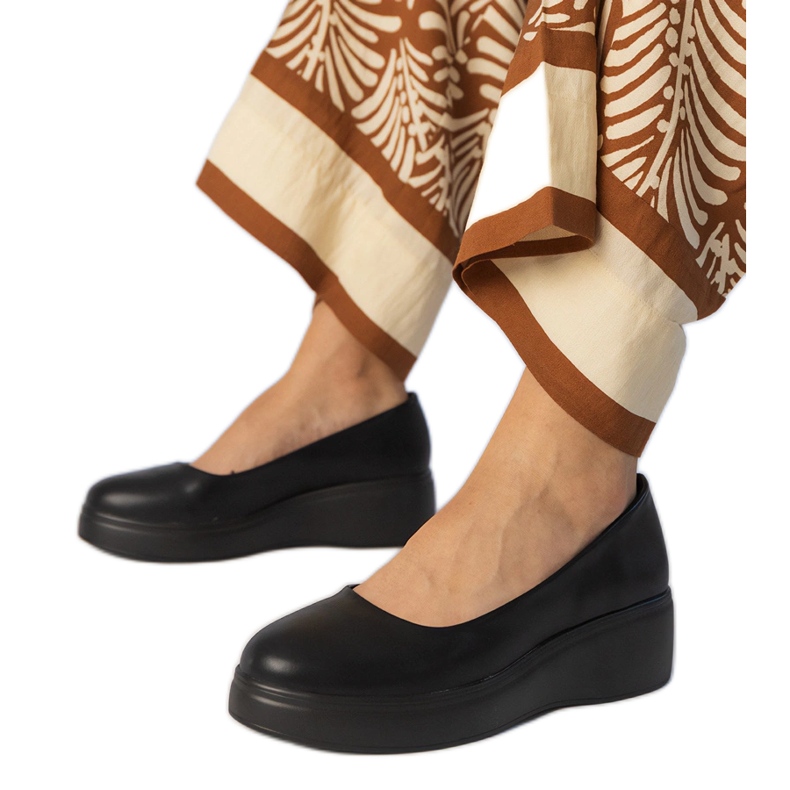 Sapatos pretos na plataforma Eco -Leather