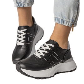 Tênis esportivos negros com uma inserção de prata preto Tênis esportivos negros com uma inserção de prata preto