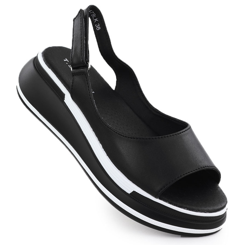 Sandálias de couro feminino nas cunhas pretas T.SOKOLSKI L25-247 preto