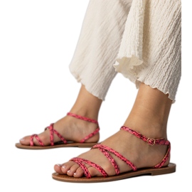 Sandálias rosa em uma sola plana