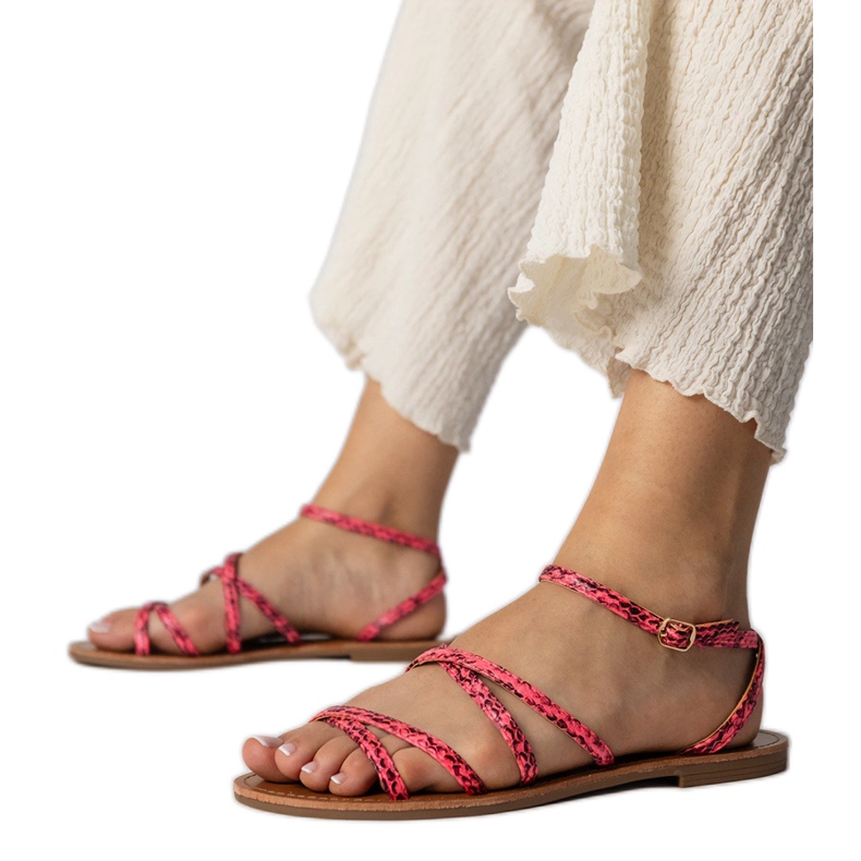 Sandálias rosa em uma sola plana