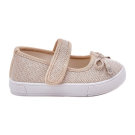 Bailarinas infantis com um arco de ouro dourado Bailarinas infantis com um arco de ouro dourado