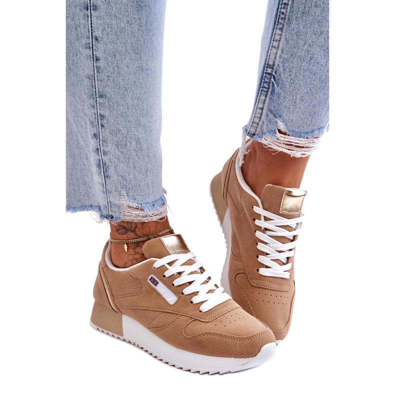 Lace-up de sapatos esportivos de couro eco na plataforma bege