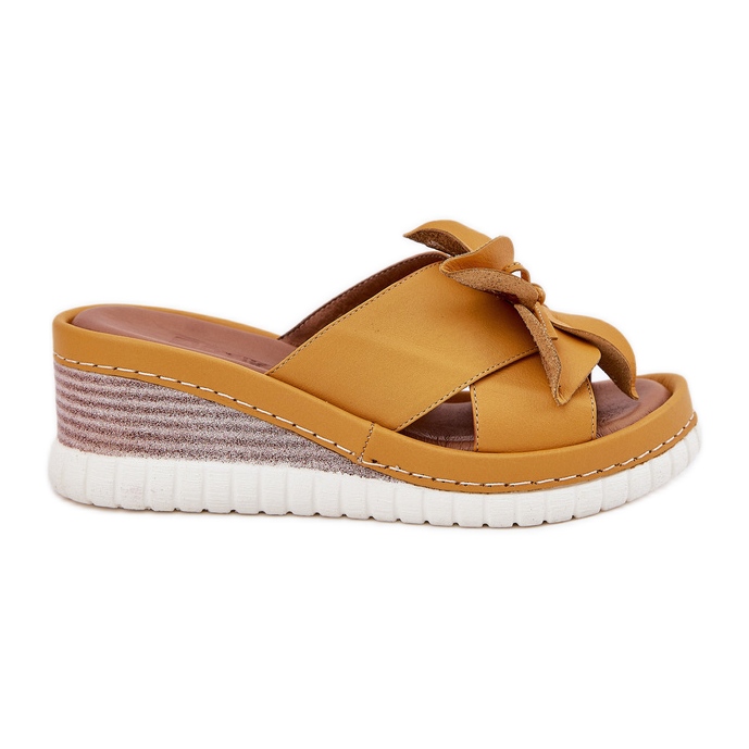 ARTIKER Cunhas de couro feminino com um artiqueiro decorativo de flor 52c0504 amarelo