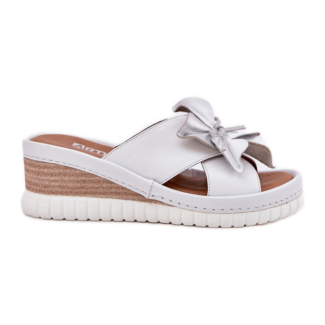 ARTIKER Cunhas de couro feminino com um artador de flores decorativo 54c0538 branco e prata ARTIKER Cunhas de couro feminino com um artador de flores decorativo 54c0538 branco e prata