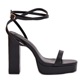 Sandálias femininas com uma faixa preta preto