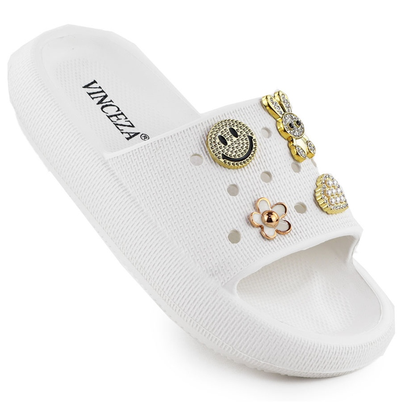 Chinelos de espuma na praia da piscina na plataforma branca decorada Vinceza 76055 branco