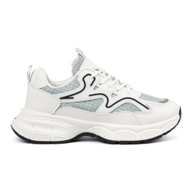 Shelvt Tênis brancos e verdes com inserções decorativas