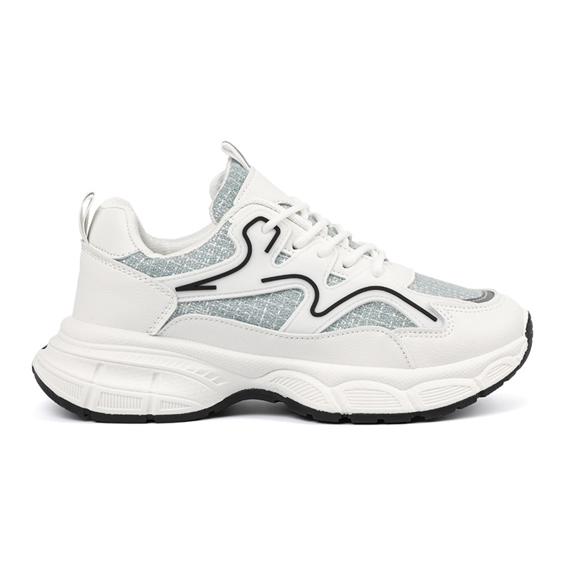 Shelvt Tênis brancos e verdes com inserções decorativas