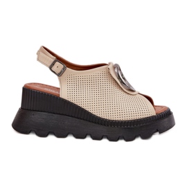 ARTIKER Sandálias de couro feminino com uma cunha com decoração artker 56c0111 bege ARTIKER Sandálias de couro feminino com uma cunha com decoração artker 56c0111 bege