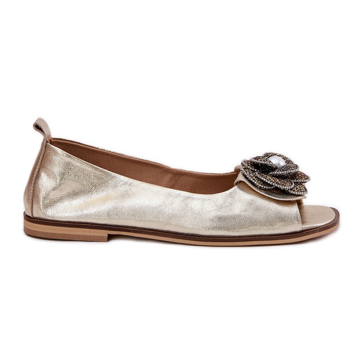 Ballerinas de couro com dedos nus e uma flor de Zazoo 1870 Zlotys dourado Ballerinas de couro com dedos nus e uma flor de Zazoo 1870 Zlotys dourado