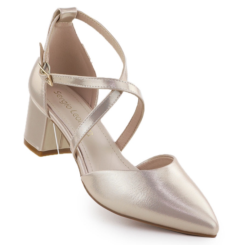 Sandálias femininas no post Golden Sergio Leone SK-830 dourado